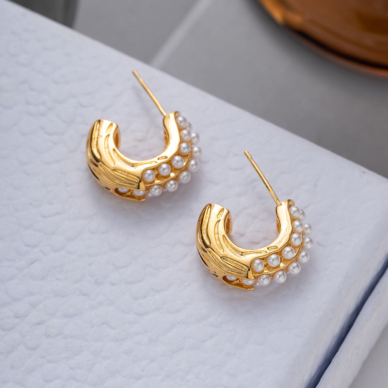 The Motia Drop – Classic Pearl Hanging Earrings