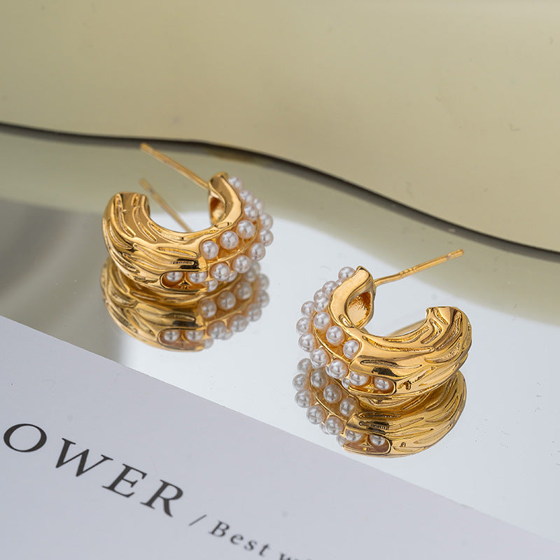 The Motia Drop – Classic Pearl Hanging Earrings